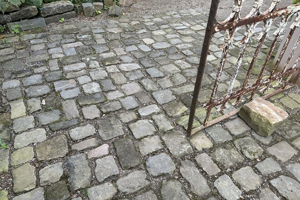Genbrugte brosten og chaussésten